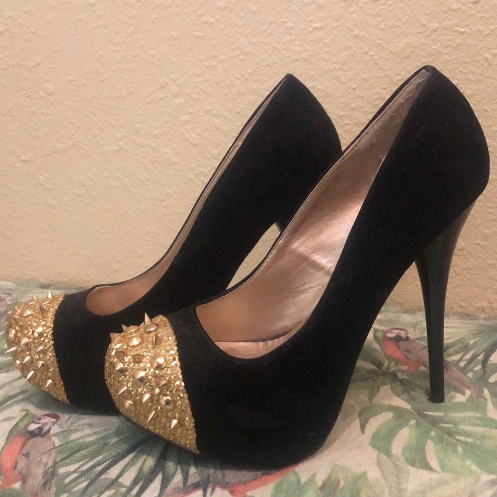 Velvet and gold pumps
